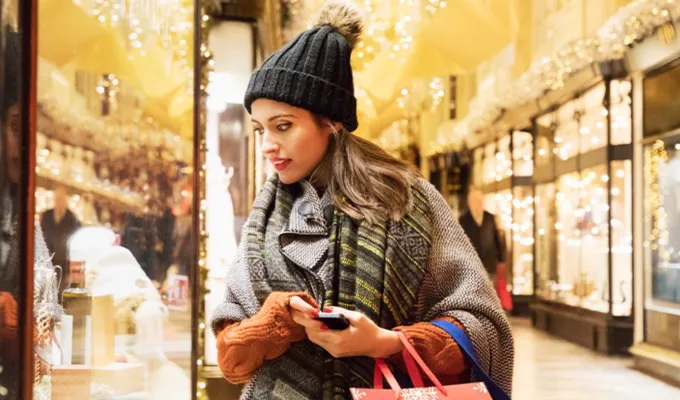 fun-things-to-do-on-christmas-shopping' fetchpriority='auto' title='23 Fun Things to Do on Christmas Day in 2024