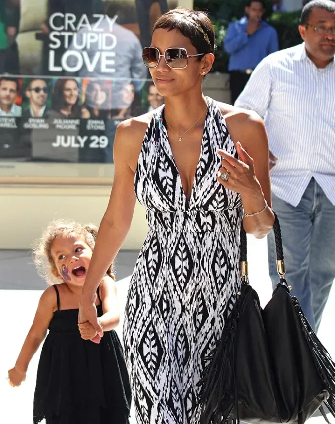 halle over40' fetchpriority='auto' title='30 Celebrities Who Got Pregnant After 40