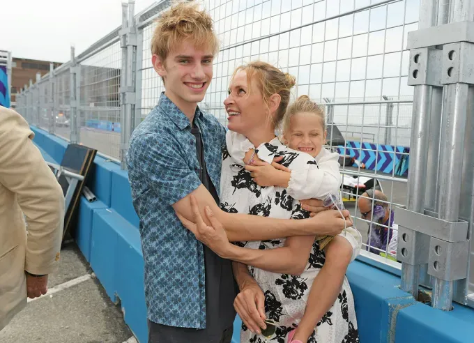 uma thurman children' fetchpriority='auto' title='30 Celebrities Who Got Pregnant After 40