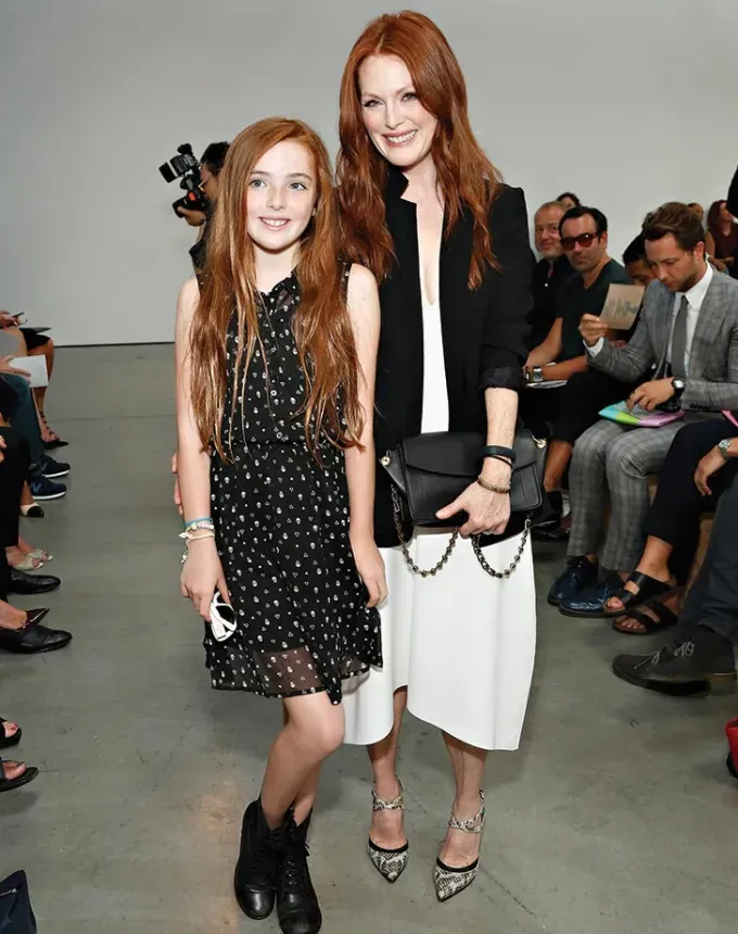 julianne over40' fetchpriority='auto' title='30 Celebrities Who Got Pregnant After 40