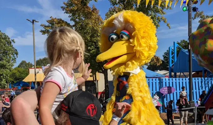big bird meet and greet at sesame place' fetchpriority='auto' title='No Matter How Many Theme Parks I Visit I’m Convinced Sesame Place Is the Most Underrated—Here’s Why