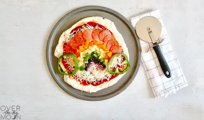 St. Patrick’s Day Crafts for Kids: St. Patrick’s Day Rainbow Pizza on a plate' title='30 Fun and Easy St. Patrick’s Day Crafts for Kids