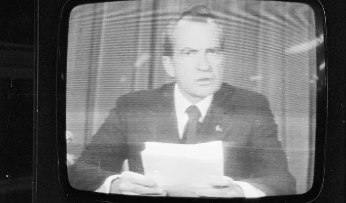 Gen X characteristics: Richard Nixon resigns on TV' fetchpriority='auto' title='11 Gen X Traits You’ll Totally Recognize If You Grew Up With No Internet and No One Checking On You