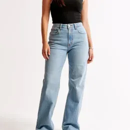 I Found 15 Pairs of Jeans for Big Butts That Eliminate the Dreaded Waist Gap