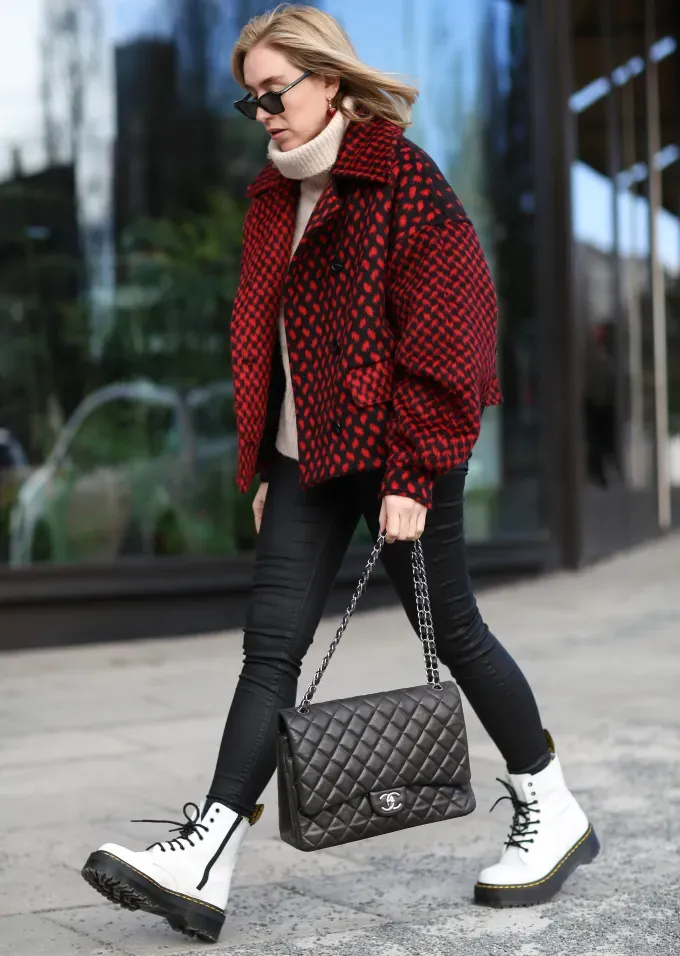 what shoes to wear with skinny jeans combat boots' fetchpriority='auto' title='Wondering What Shoes to Wear with Skinny Jeans? Try These 9 Trendy Styles