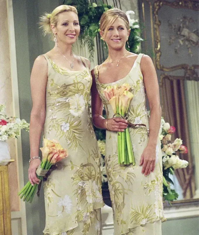phoebe and rachel at monica and chandlers wedding' fetchpriority='auto' title='This Floral Frock Is a Dead Ringer for Monica Geller’s Bridesmaids’ Dresses and I’m Obsessed
