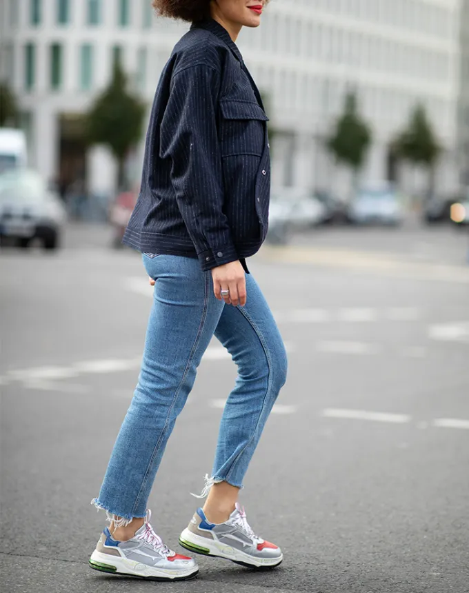 woman wearing skinny jeans and sneakers' fetchpriority='auto' title='Are Skinny Jeans Still in Style? 7 Do’s and Don’ts for Wearing Them in 2020