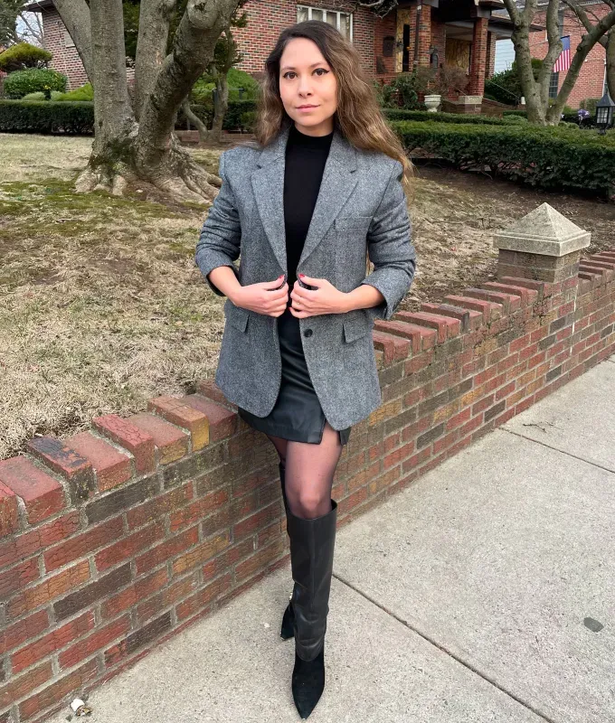 oversized blazers petites structure' fetchpriority='auto' title='I Asked 2 Petite Fashion Experts How to Wear an Oversized Blazer as a Short Girl—Here Are My Results