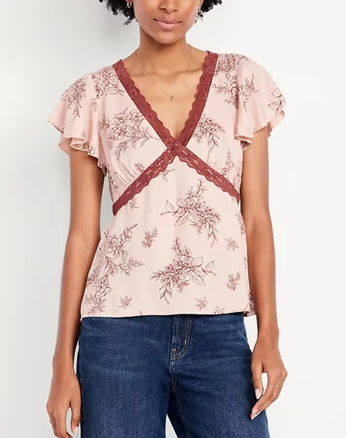 Lorelai Gilmore Style: Old Navy Floral Top' title='Now That I’m in My 30s I Just Want to Dress Like Lorelai Gilmore