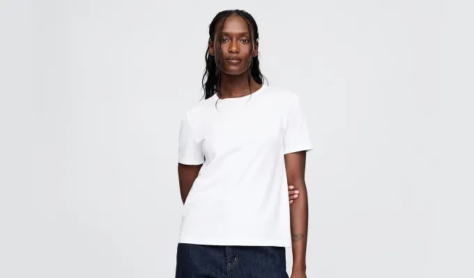 gen-z-preppy-fashion-trend Gap Organic Cotton VintageSoft T-Shirt' title='Gen Z Has Spoken: Here’s What ’Preppy’ Looks Like in 2025