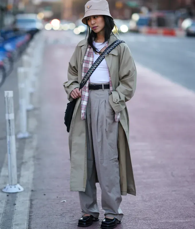 how to style a flannel layering' fetchpriority='auto' title='Wondering How to Style Flannel? Here Are 17 Outfit Ideas to Try According to a Fashion Editor