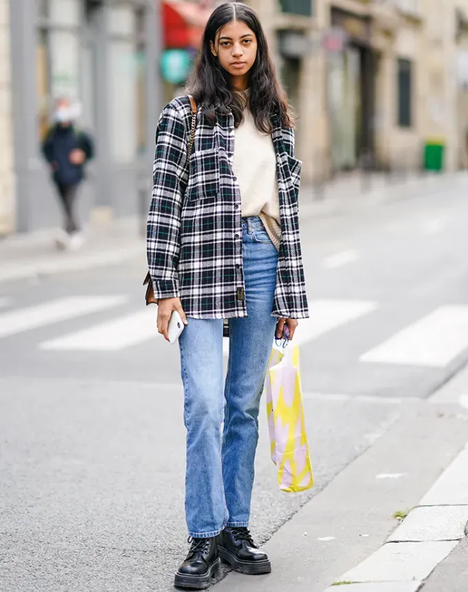 how to style a flannel 90s outfit' fetchpriority='auto' title='Wondering How to Style Flannel? Here Are 17 Outfit Ideas to Try According to a Fashion Editor