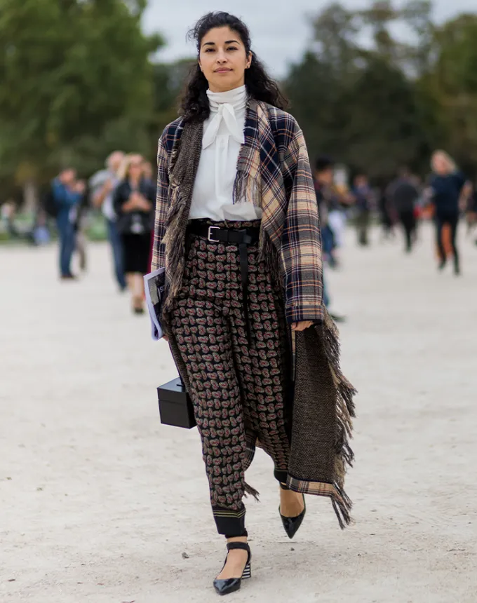 how to style a flannel draped scarf' fetchpriority='auto' title='Wondering How to Style Flannel? Here Are 17 Outfit Ideas to Try According to a Fashion Editor