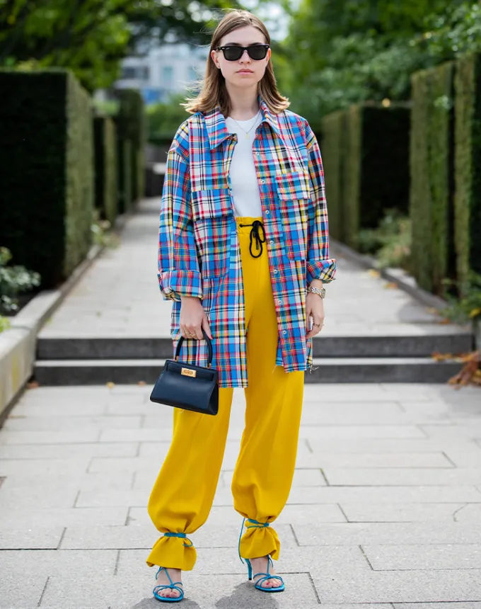 how to style a flannel colorful sweatpants' fetchpriority='auto' title='Wondering How to Style Flannel? Here Are 17 Outfit Ideas to Try According to a Fashion Editor