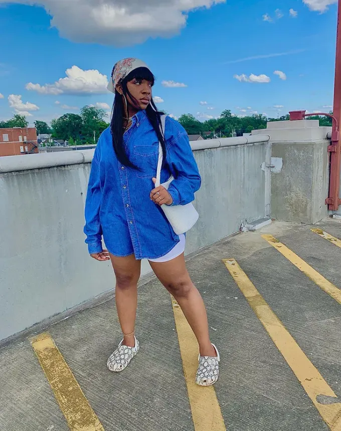 crocs outfit ideas aza' title='24 Crocs Outfit Ideas That Are Both Stylish and Comfy