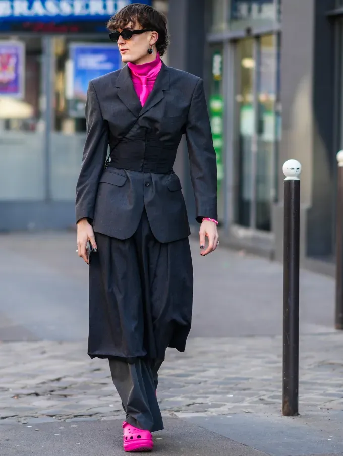 crocs outfit ideas hot pink' fetchpriority='auto' title='24 Crocs Outfit Ideas That Are Both Stylish and Comfy