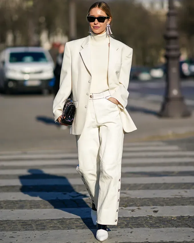 winter white outfits suit' fetchpriority='auto' title='16 Winter White Outfits to Brighten Your Cold Weather Wardrobe