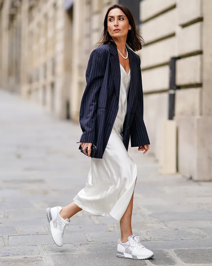 winter white outfits pearl necklace' fetchpriority='auto' title='16 Winter White Outfits to Brighten Your Cold Weather Wardrobe