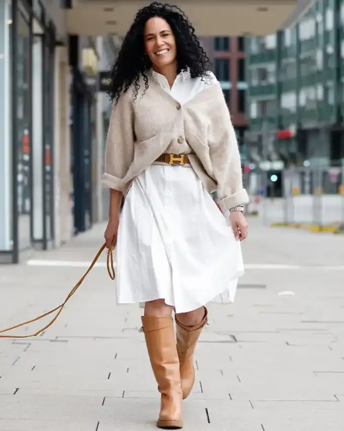 winter white outfits beige accessories' fetchpriority='auto' title='16 Winter White Outfits to Brighten Your Cold Weather Wardrobe