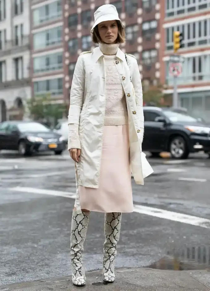 winter white outfits mismatched shades' fetchpriority='auto' title='16 Winter White Outfits to Brighten Your Cold Weather Wardrobe