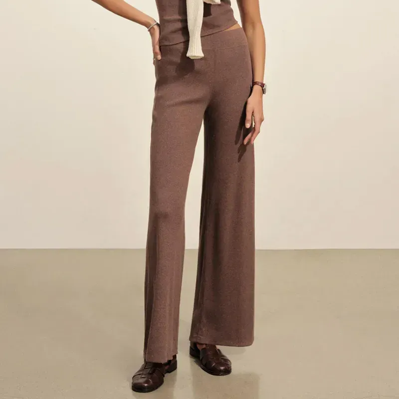 stores like madewell Buck Mason Weekender Pants' title='23 Stores Like Madewell for Stylish Wardrobe Essentials