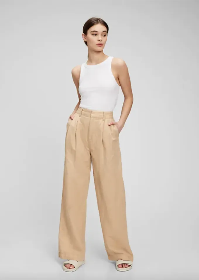 gap' title='14 Stores Like Abercrombie & Fitch for Staple Pieces and Trends Alike