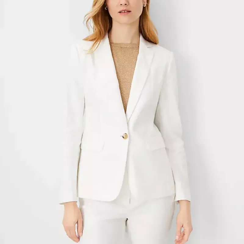 ann taylor blazer' title='How to Style Capris Like It’s 2024 (Plus One Look That’s Best Left in the Early Aughts)