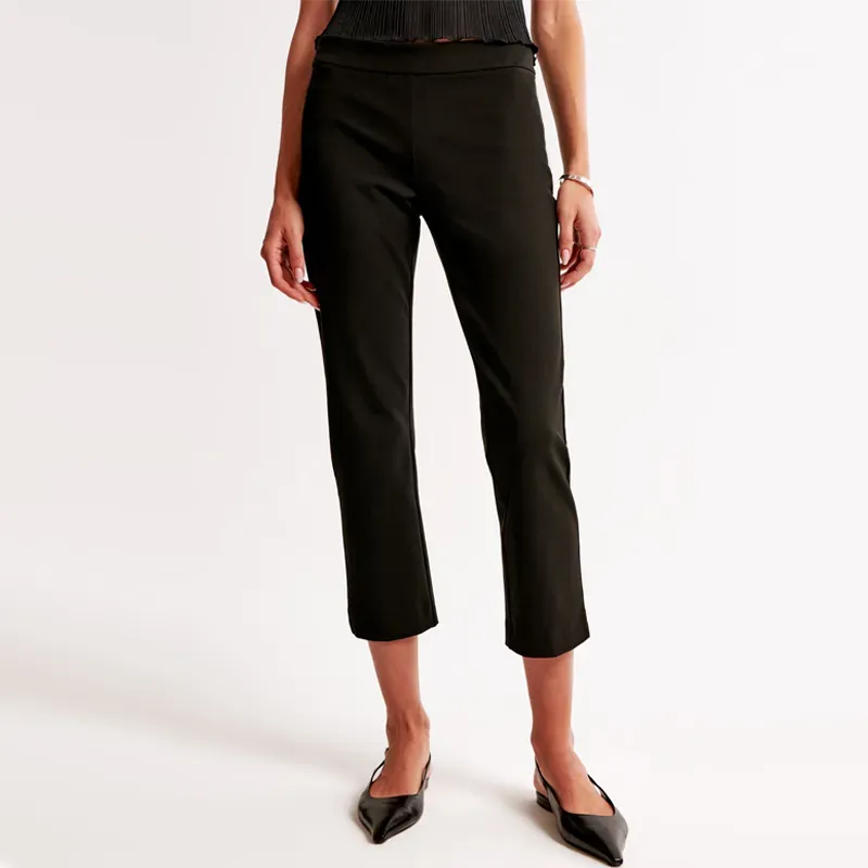 abercrombie how to style capris' title='How to Style Capris Like It’s 2024 (Plus One Look That’s Best Left in the Early Aughts)