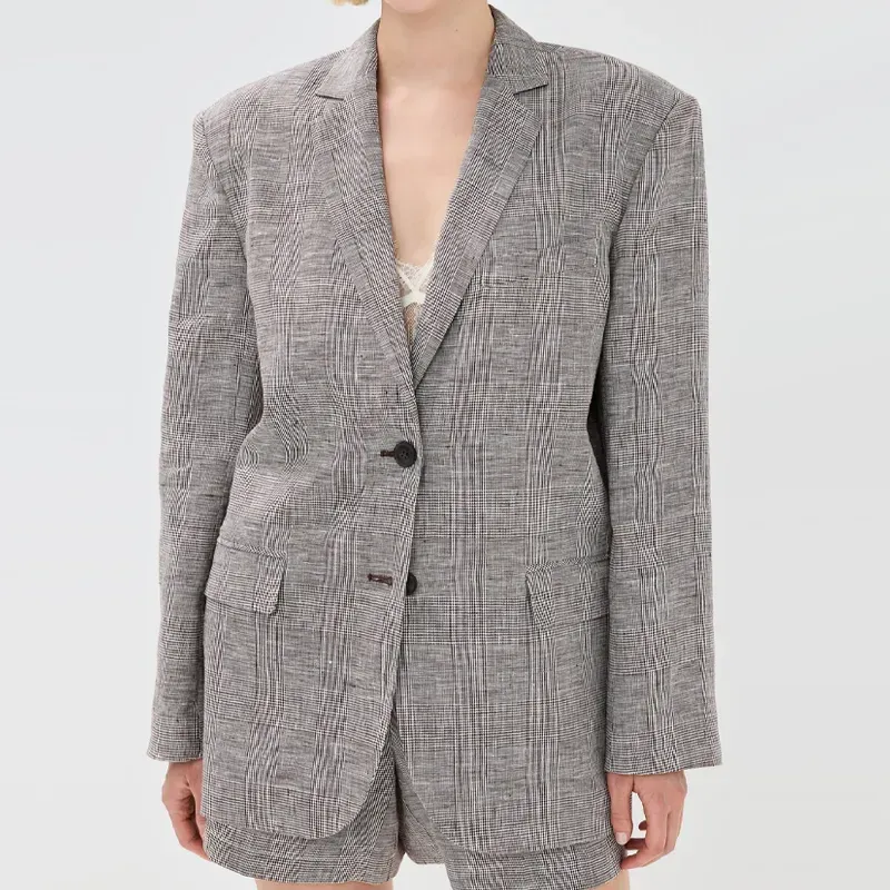 anine bing blazer' title='How to Style Capris Like It’s 2024 (Plus One Look That’s Best Left in the Early Aughts)