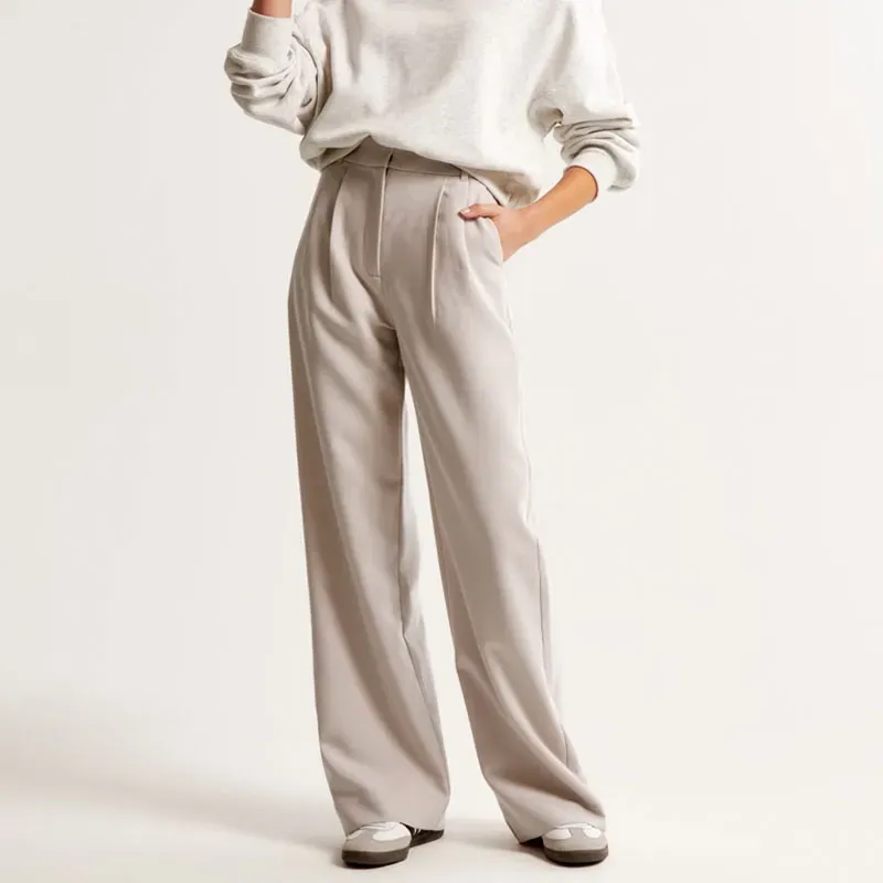 petite pleated pants sloane' title='5 Rules for Wearing Wide-Leg Pleated Pants as a Petite According to a 5’ 1 Editor and a Stylist