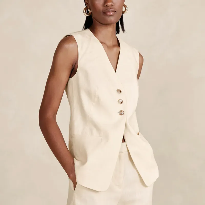 banana republic vest 90s fashion trend' title='The ‘90s Fashion Revival Is in Full Swing—Here’s How to Wear the Trend This Summer