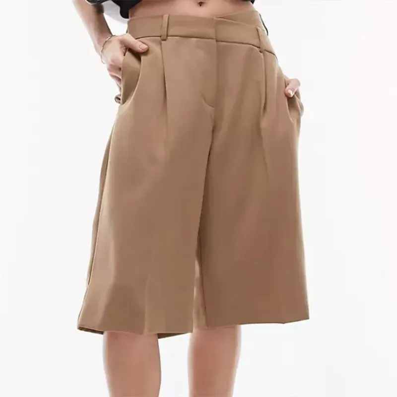 topshop bermuda shorts 90s fashion trend' title='The ‘90s Fashion Revival Is in Full Swing—Here’s How to Wear the Trend This Summer