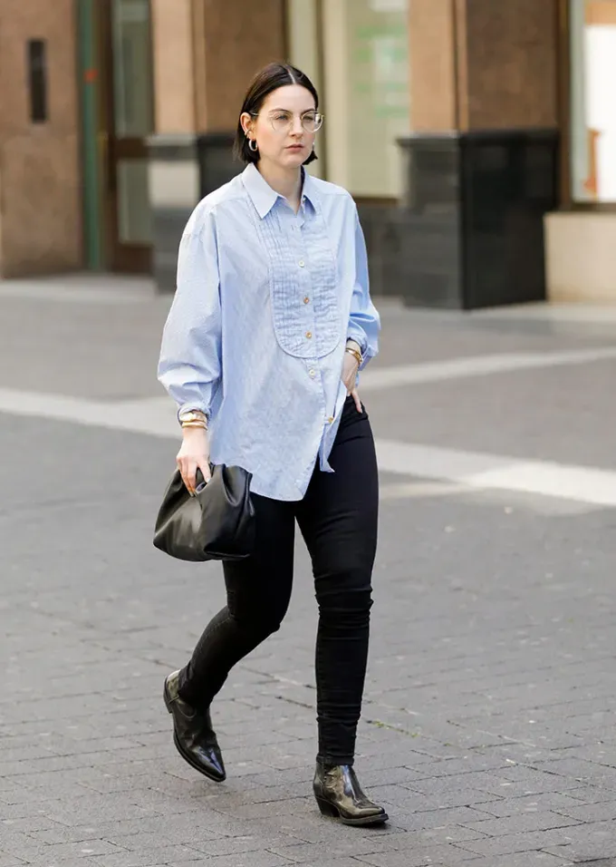 skinny jeans cowboy boots' fetchpriority='auto' title='Wondering How to Wear Ankle Boots With Skinny Jeans? Just Follow These Style Rules and You’ll Be Good to Go