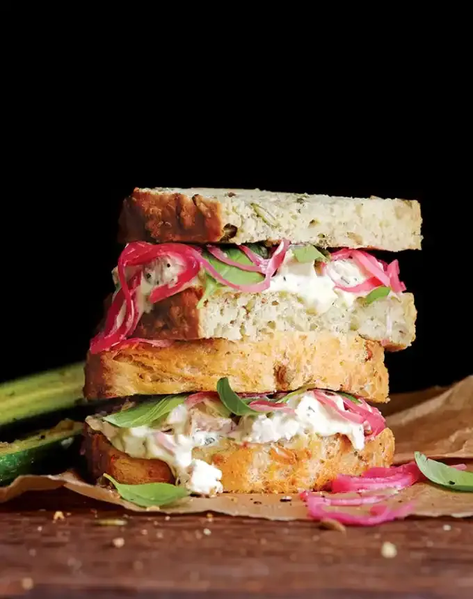 26 proteinreiche Sandwiches, die Sie bis zum Abendessen voll halten,