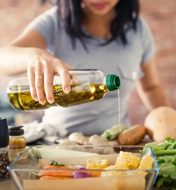 14 parasta kasviöljyn korviketta leivonnassa ja keittämisessä