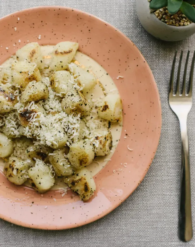 easy gnocchi recipes: cacio e pepe cauliflower gnocchi' title='35 Easy Gnocchi Recipes You Can Make at Home