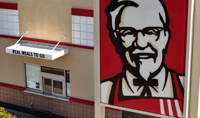 Restaurants-Open-on-Christmas: KFC restaurant exterior.' fetchpriority='auto' title='41 Restaurants Open on Christmas Day or Christmas Eve in 2024