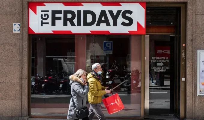 Restaurants-Open-on-Christmas: TGI Fridays restaurant exterior.' fetchpriority='auto' title='41 Restaurants Open on Christmas Day or Christmas Eve in 2024
