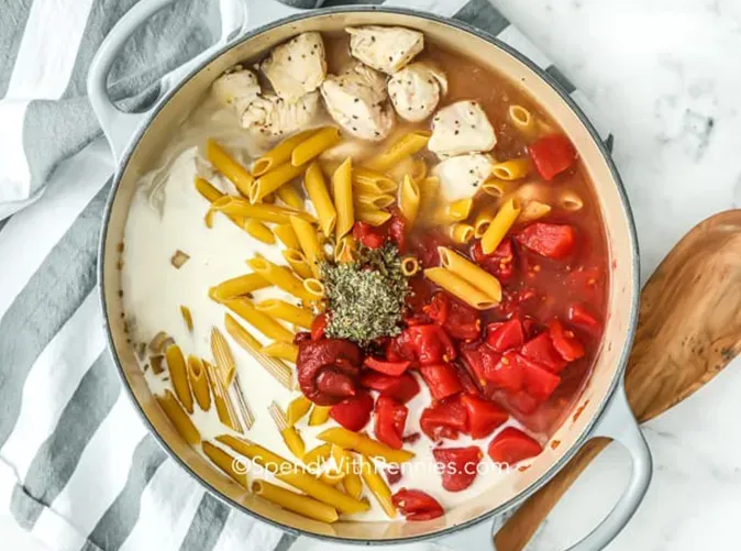 one-pot pasta recipes: one-pot chicken pasta' title='27 One-Pot Pasta Recipes for Lazy Nights