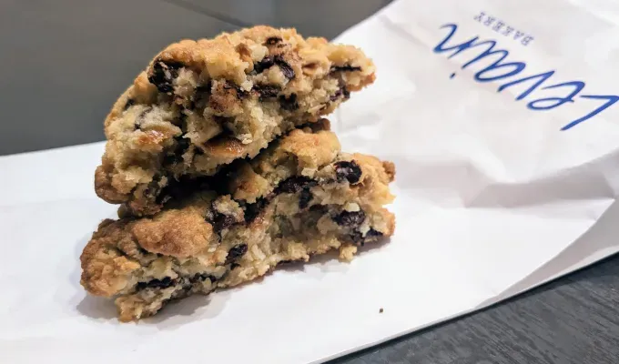 levain bakery candace davison' fetchpriority='auto' title='The 17 Best Restaurants Taylor Swift Has Been to in NYC (And What to Order at Each)