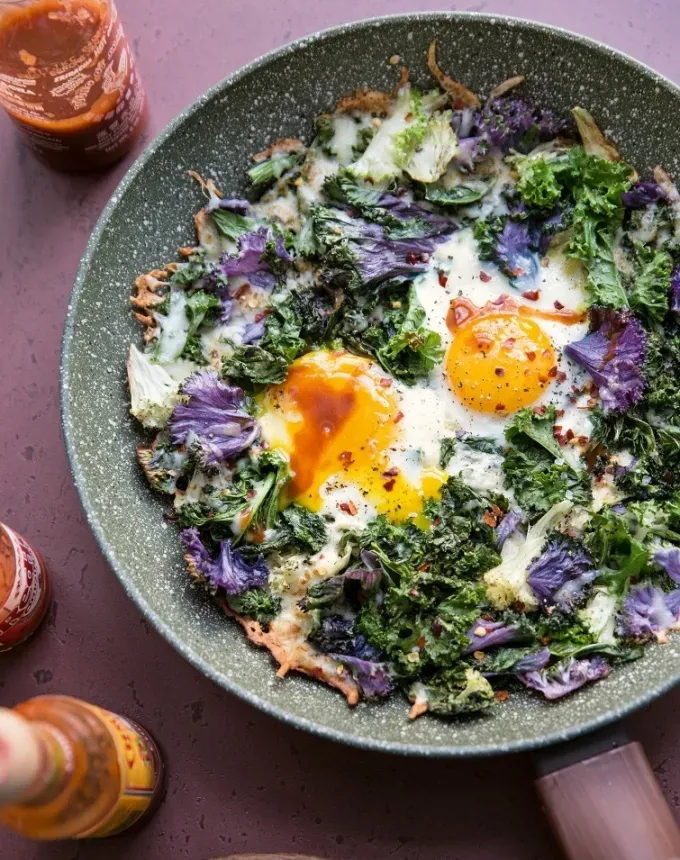 easy dinner recipes: crispy kale and egg skillet' title='65 Easy Dinner Recipes for Beginners (That Even the Most Culinarily Challenged Can Manage)