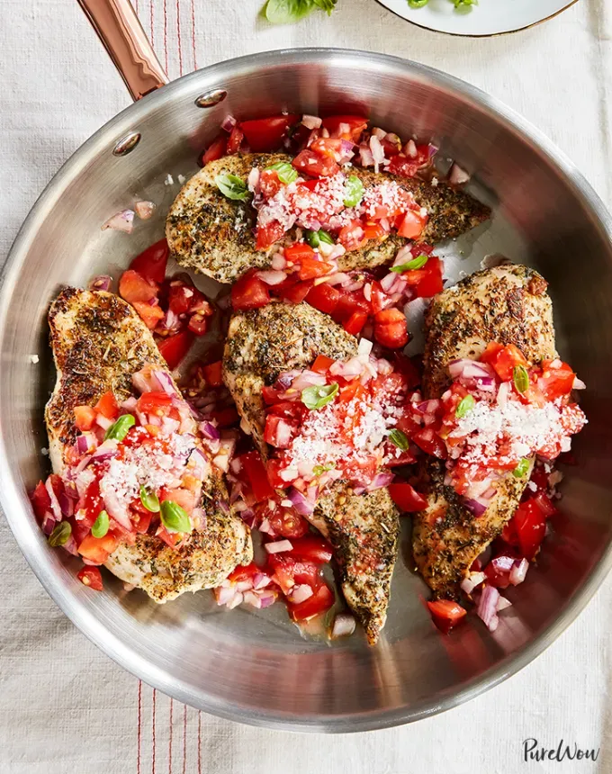easy dinner recipes: bruschetta chicken' title='65 Easy Dinner Recipes for Beginners (That Even the Most Culinarily Challenged Can Manage)