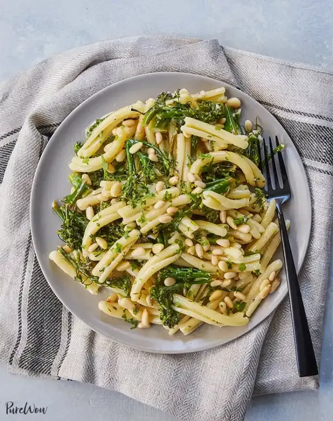 easy dinner recipes: 15-minute lemony broccolini pasta' title='65 Easy Dinner Recipes for Beginners (That Even the Most Culinarily Challenged Can Manage)