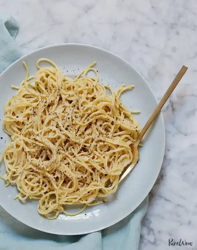 easy dinner recipes: cacio e pepe' title='65 Easy Dinner Recipes for Beginners (That Even the Most Culinarily Challenged Can Manage)