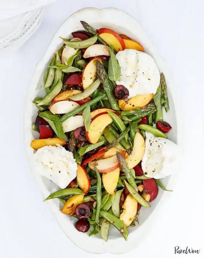 easy dinner recipes: burrata salad with stone fruit and asparagus' title='65 Easy Dinner Recipes for Beginners (That Even the Most Culinarily Challenged Can Manage)