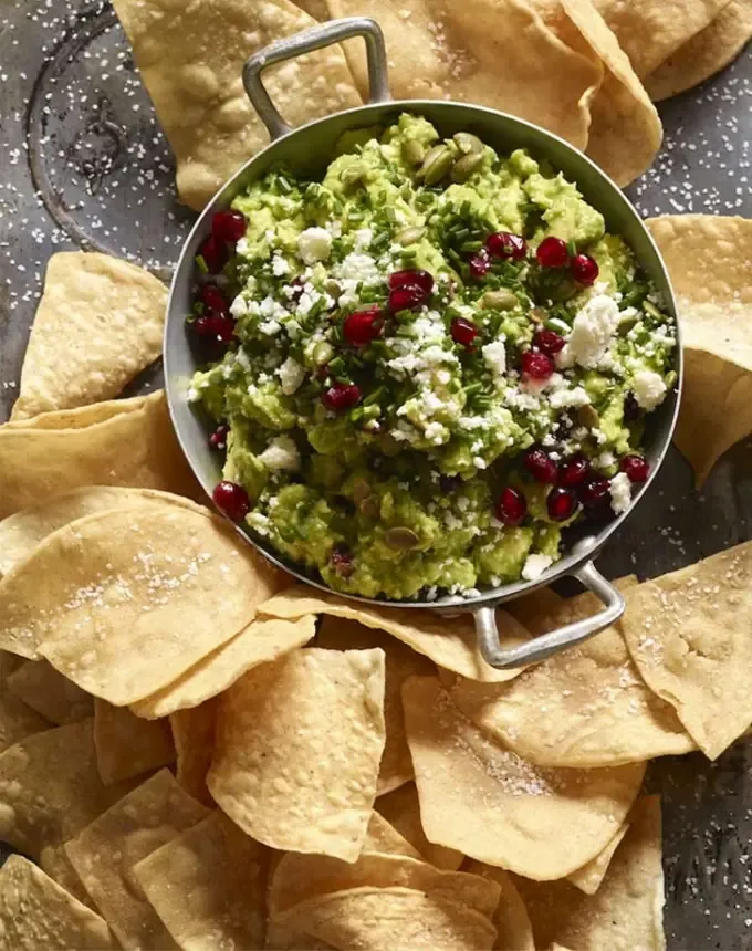 christmas snacks: chrisitmas guacamole' title='65 Christmas Snacks Even the Busiest Hosts Can Pull Off