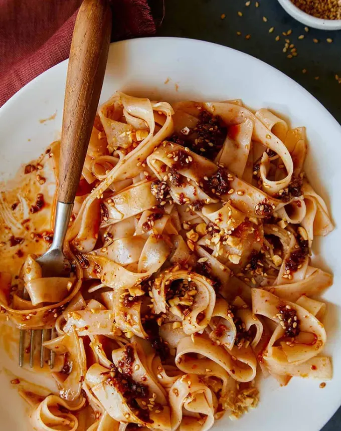 easy asian noodle recipes chili oil garlic noodles' title='26 Easy Asian Noodle Recipes You’ll Want to Add to Your Weekly Rotation
