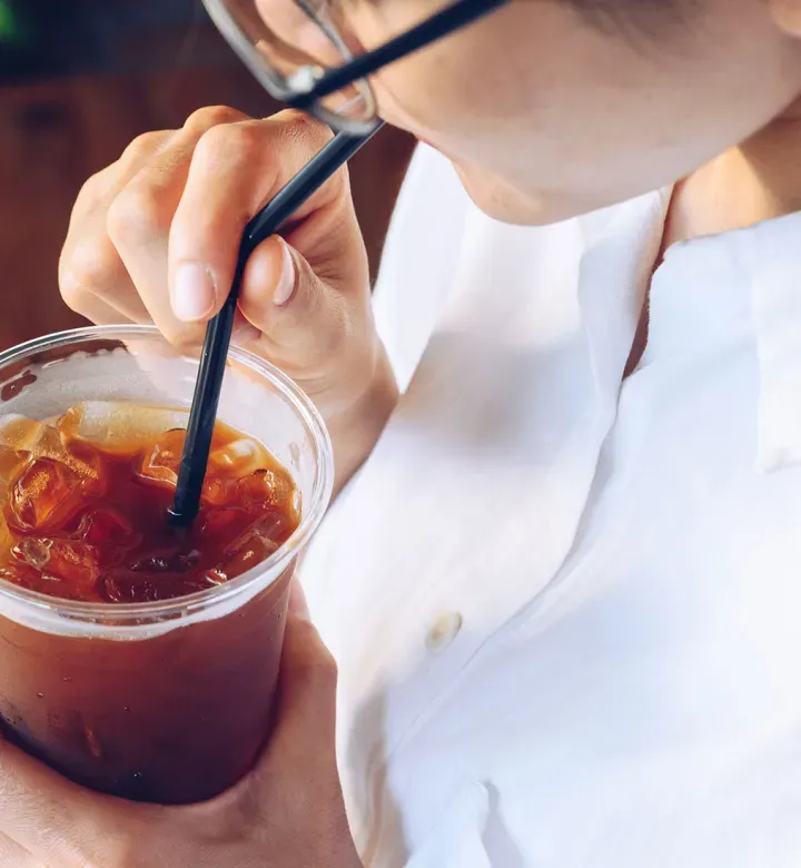 Nitro Cold Brew vs. Cold Brew: Kaikki mitä sinun tarvitsee tietää suosituista kahvijuomista, entisen baristan mukaan