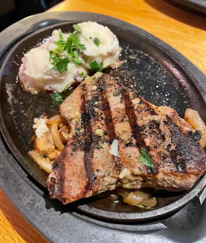 applebee’s big easy menu review: bourbon street steak' title='Applebee’s Big Easy Menu Is Here for a Limited Time—But Is It Any Good? Here’s a Food Editor’s Review of Every Dish