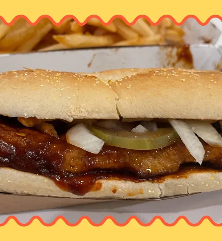 McRIB on palannut rajoitetulle ajolle-tässä on ruokaeditorin katsaus hänen ensimmäisestä maustaan